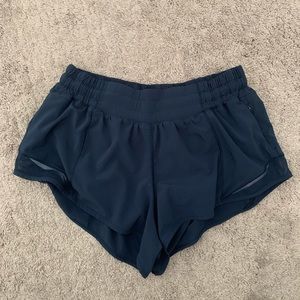 Lululemon Hotty Hot Shorts 2.5”